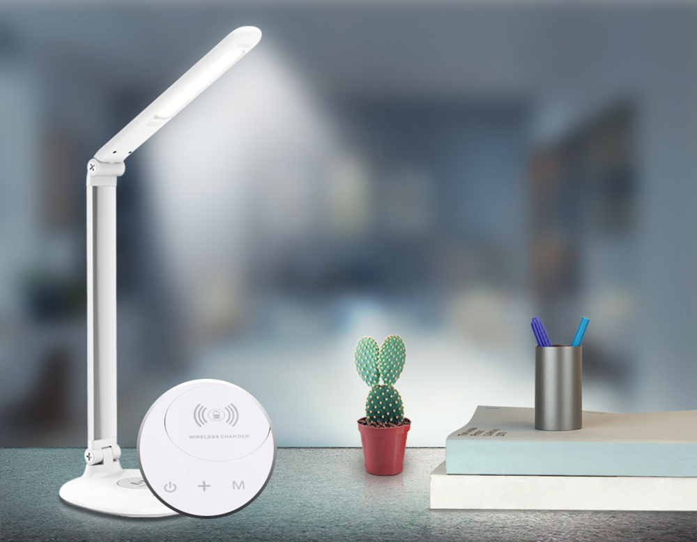 Светодиодная настольная лампа с беспроводной зарядкой DE524 SL серебро LED 3000-6400K 7W