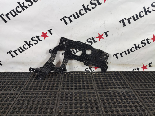 Кронштейн противотуманной фары левый 2023г