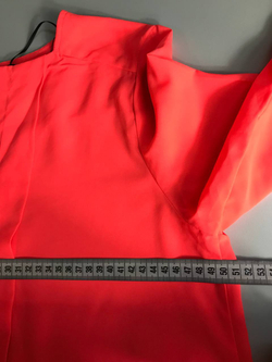 Блузка H&M ультра яркая, но базовая по крою, маркировка 38+6, на 44 размер