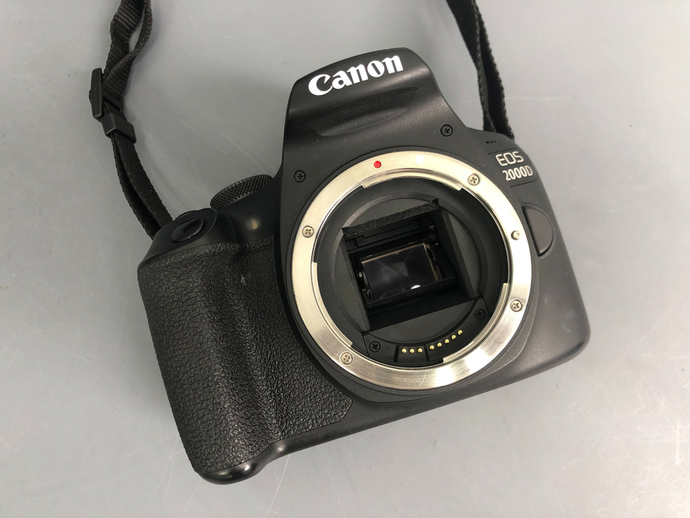 Canon 2000D Kit 18-55mm 3.5-5.6 IS II (3.000 кадров)