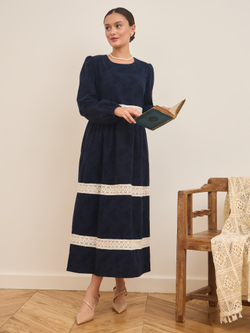 Платье с кружевными вставками