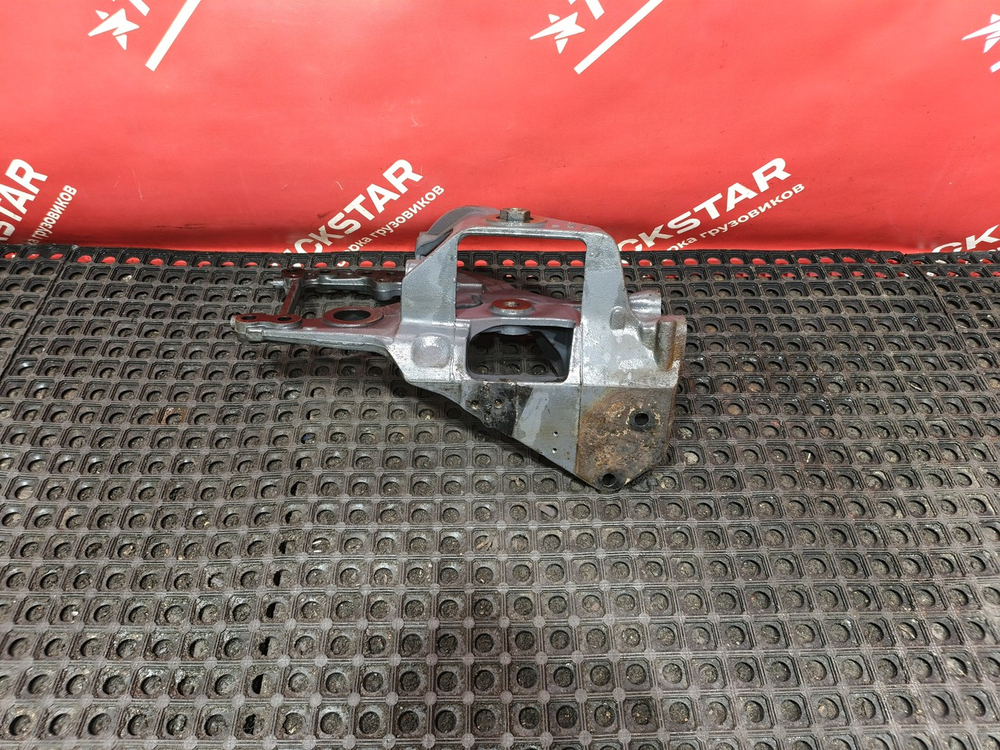 Кронштейн рессоры передней правый 2020г.