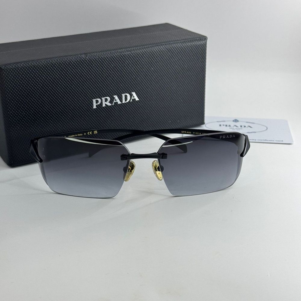 Солнцезащитные очки Prada