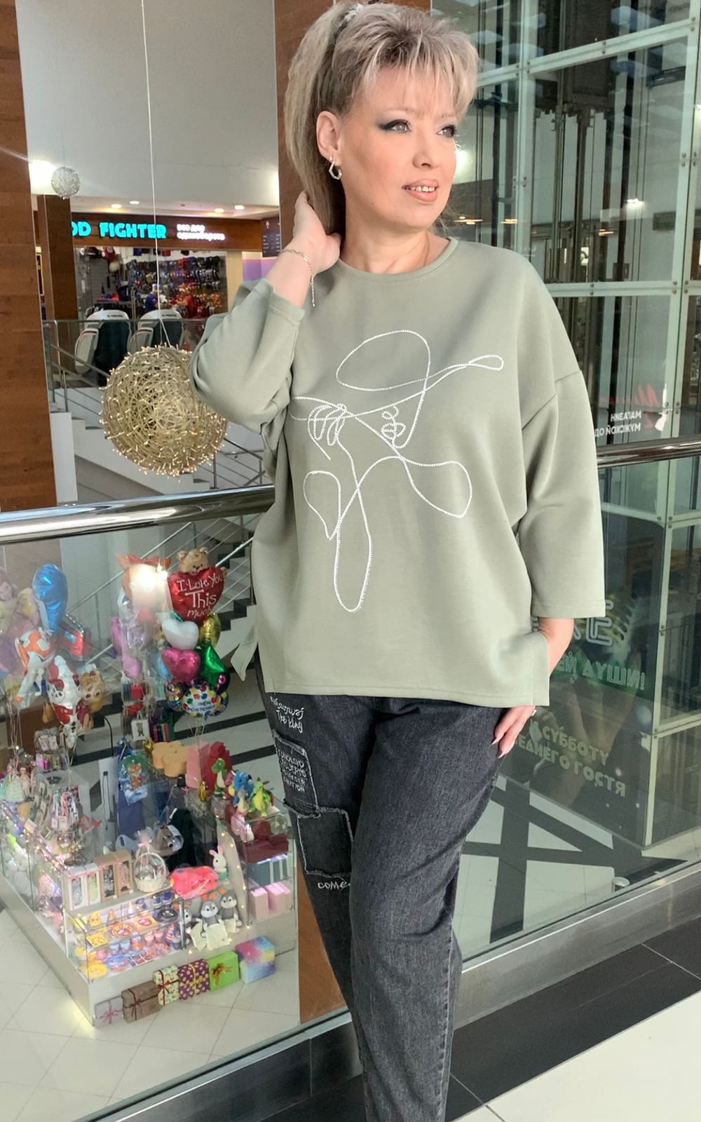 Коттоновая толстовка со стразовым cилуэтом