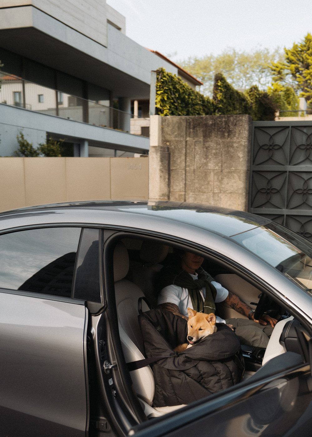 Комплект: Автокресло черное + чехол облегченный