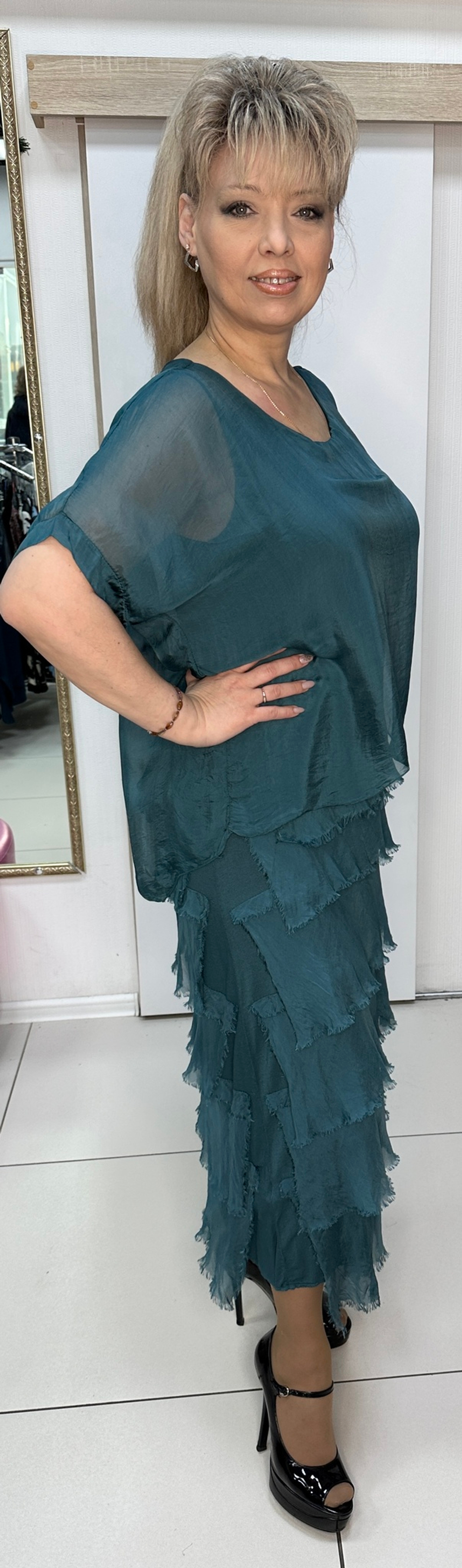 Итальянское шелковое платье с шифоновой "рванкой" в изумрудном цвете