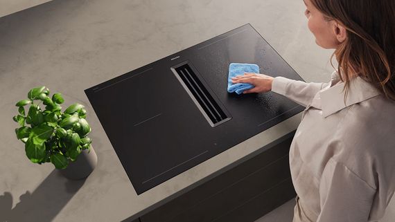 Индукционная стеклокерамич. панель с вытяжкой Miele KMDA7876FL-A 125 Gala Ed