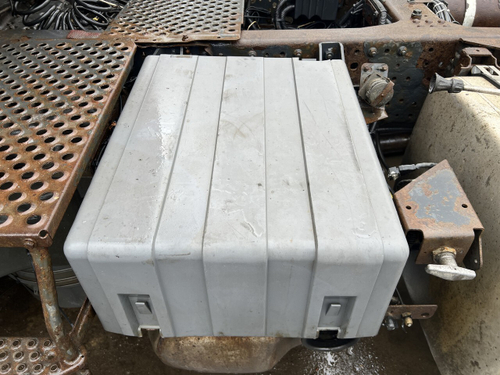 Крышка ящика АКБ