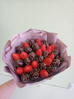 Букет из клубники " Притяжение"