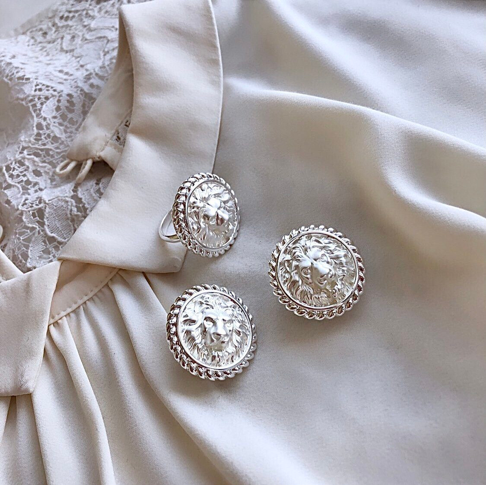 Кольцо-лев матовое серебро 1014