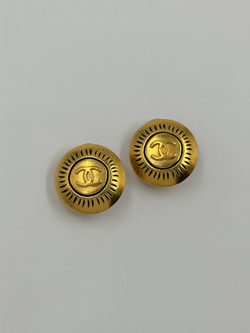 Клипсы с логотипом Chanel