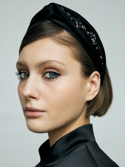 Ободок-узел из черного шелка с декором