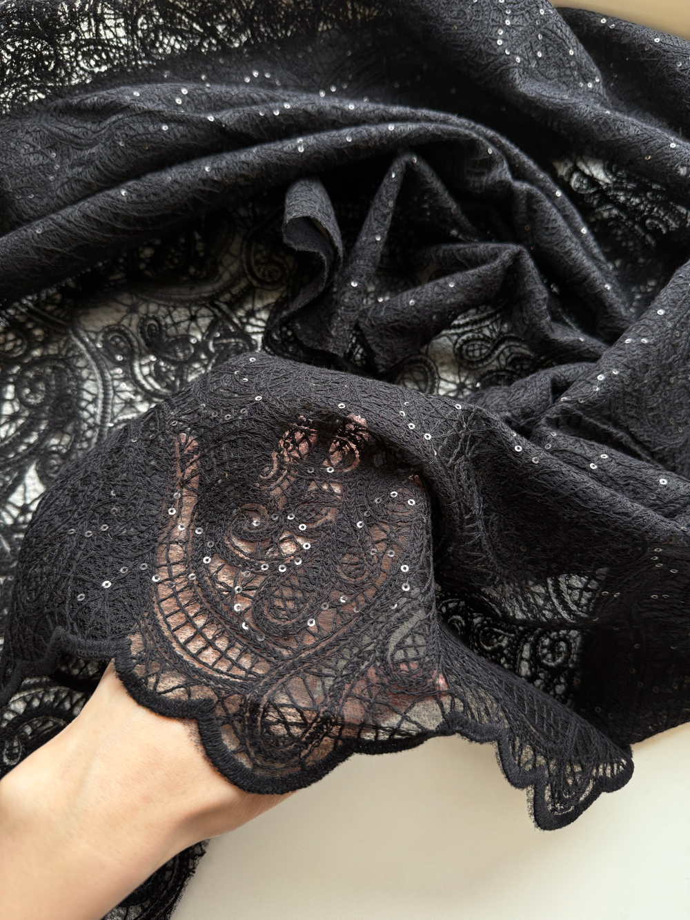 Вышивка с пайетками (Черная)