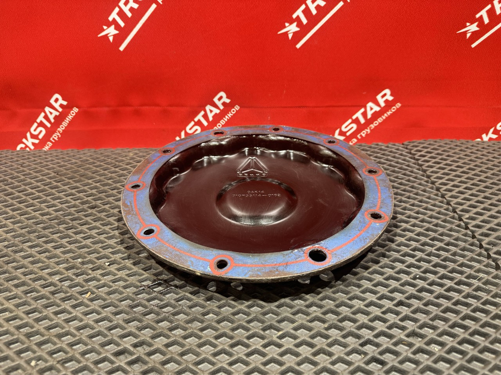 Крышка бортового редуктора