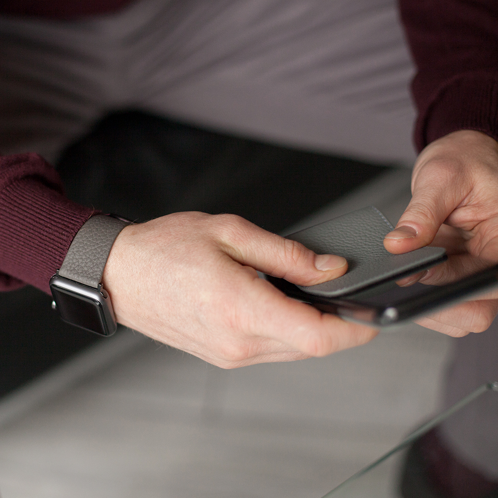 Ремешок кожаный для Apple Watch 40/41mm Classic серого цвета