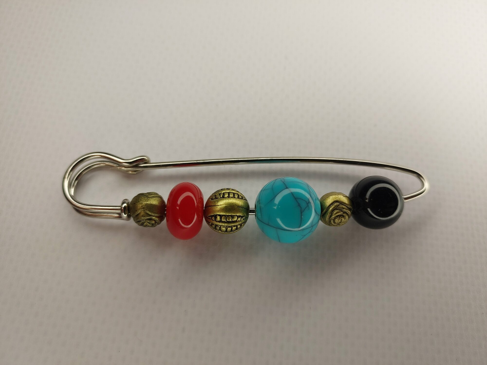 Булавка брошь "Камешки" для кардигана,  пальто, платков, костюмов, одежды. Цвет серый синий красный.