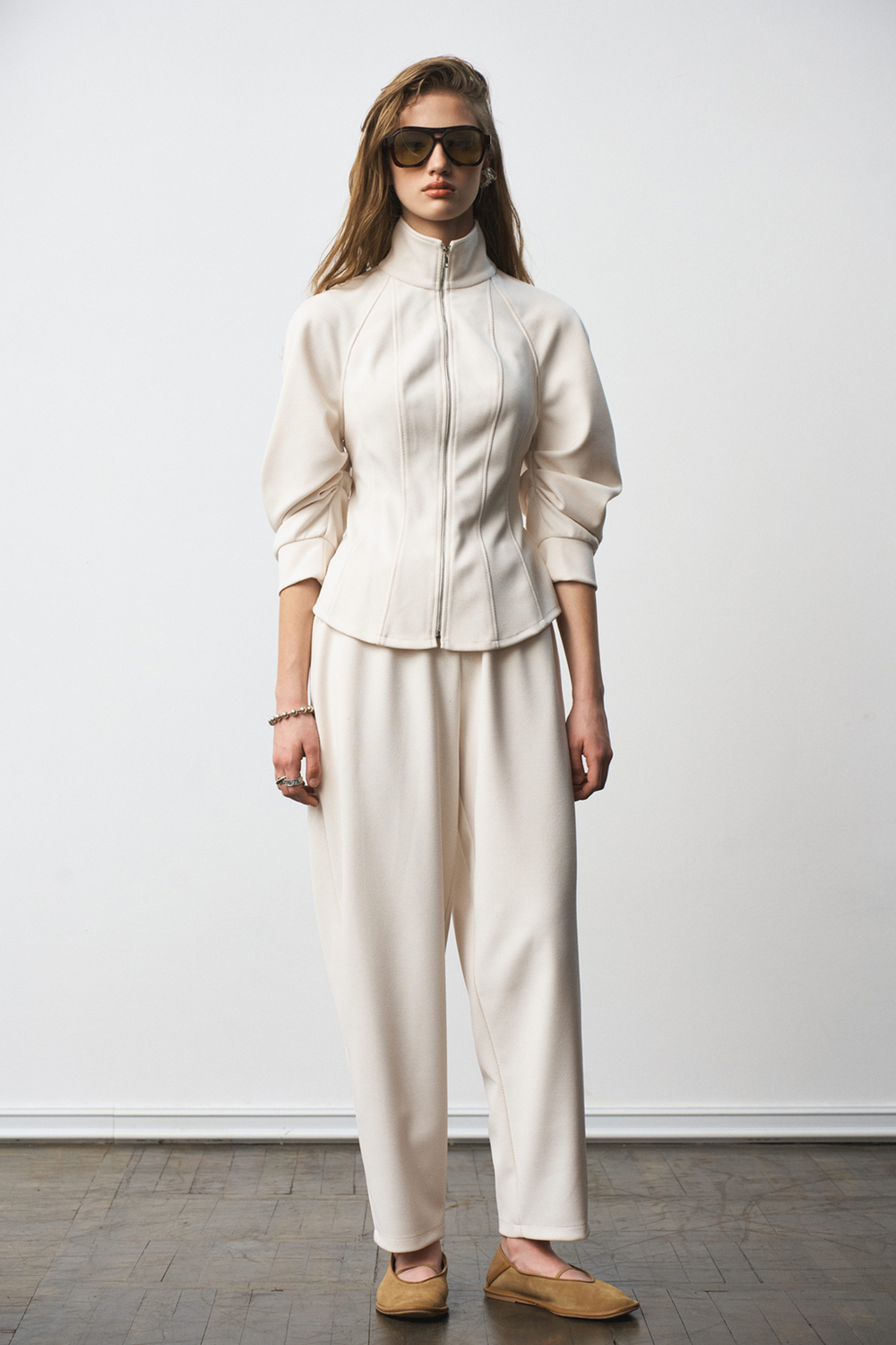 Костюм брючный 1287 молоко