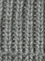 Шапка для мальчика с козырьком на осень