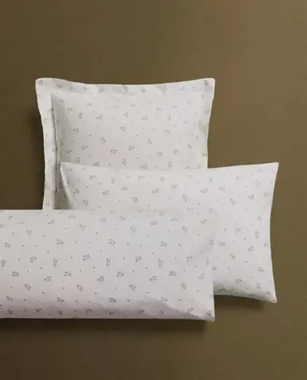 ZARA HOME НАВОЛОЧКА С ПРИНТОМ «ЛИСТЬЯ», ЖЕЛТОВАТО-БЕЛЫЙ