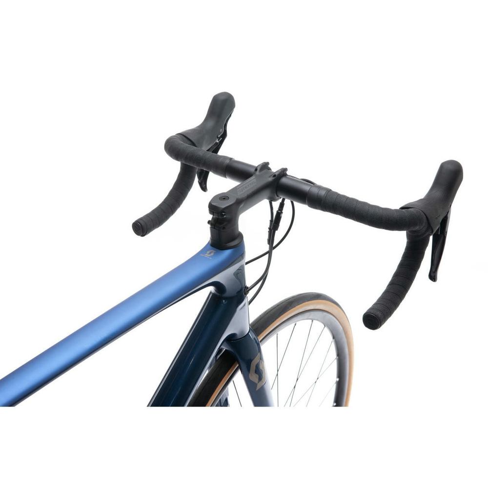 Шоссейный велосипед Scott Addict 20 Disc (2020)