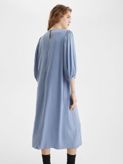 Платье с пышными рукавами жемчужного цвета