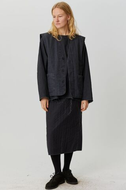 Стеганый жилет на пуговицах из черного вареного хлопка