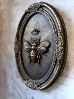 Барельеф на стену из гипса Пчела