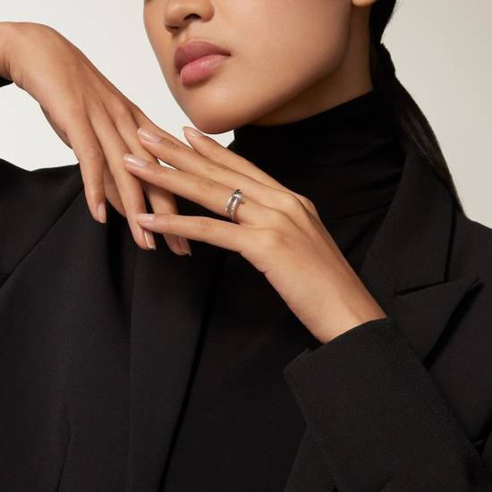 Cartier Juste un Clou ring small model в белом золоте с бриллиантами