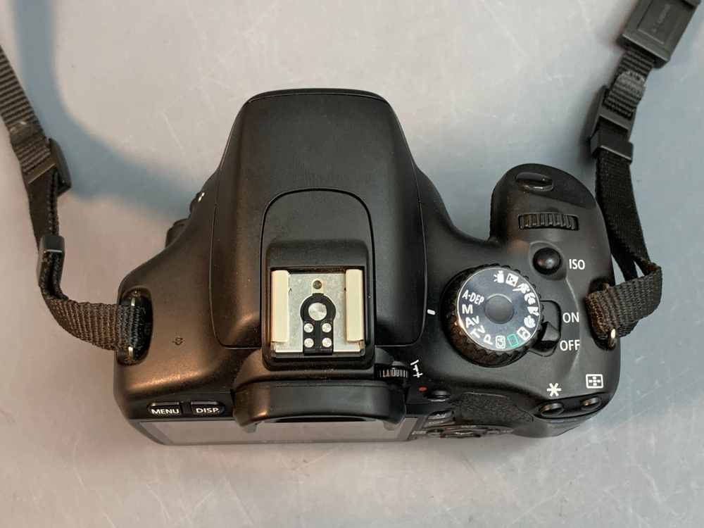 Canon 550D kit 18-55mm 10.200 кадров