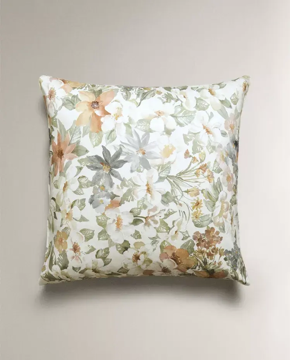 ZARA HOME НАВОЛОЧКА ИЗ САТИНА С ЦВЕТОЧНЫМ ПРИНТОМ, ЖЕЛТОВАТО-БЕЛЫЙ