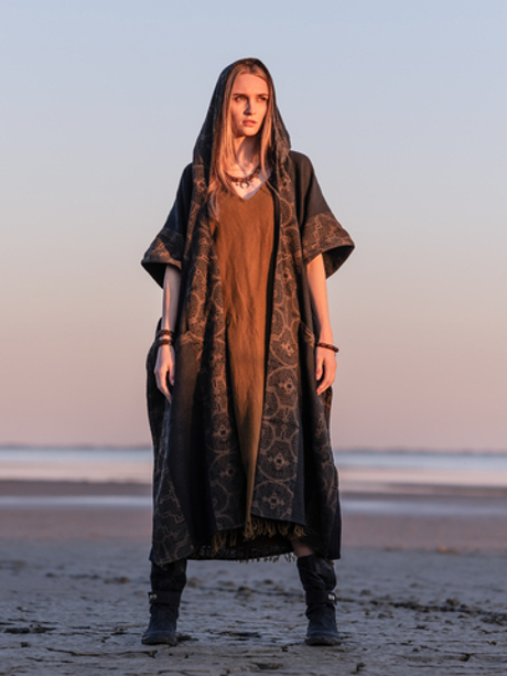 Накидка с капюшоном и орнаментом Аяуаска