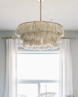 Стильные многоярусные подвесные светильники из мягких кисточек