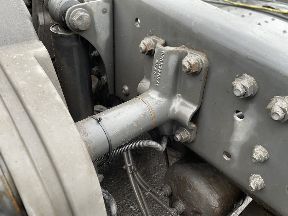 Кронштейн крыла заднего