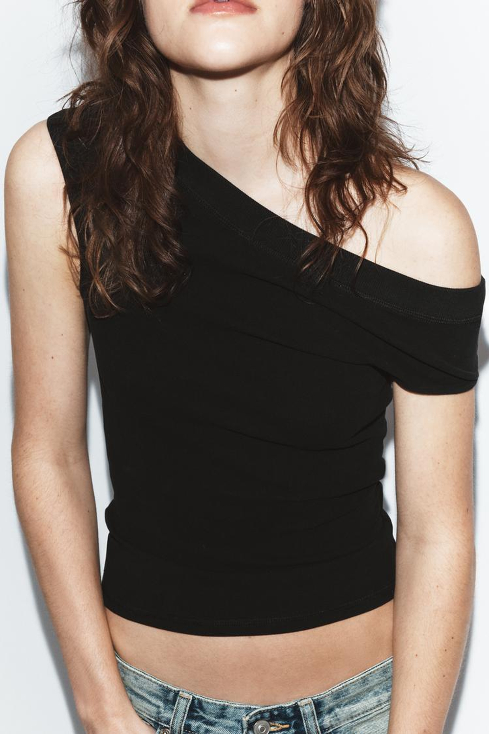 ZARA ФУТБОЛКА С ВЫРЕЗОМ ЛОДОЧКОЙ, ЧЕРНЫЙ