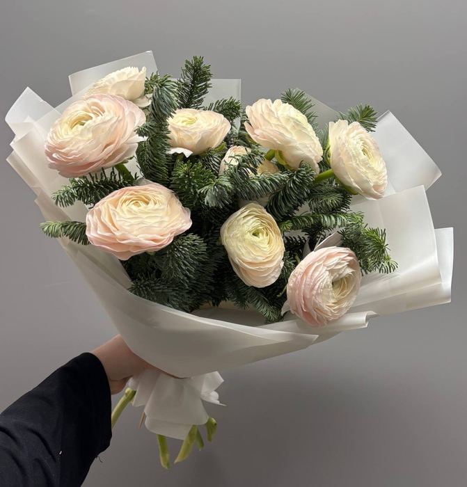 Букет из нежный ранункулюсов с нобилисом