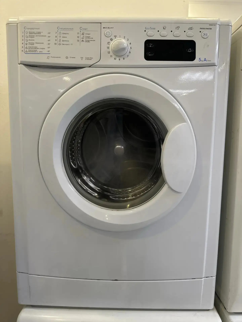 Стиральная машина Indesit WIN 82 б/у фронтальная 5 кг до 800 об/мин