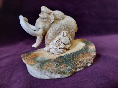 Композиция "Сихиртя", бивень мамонта