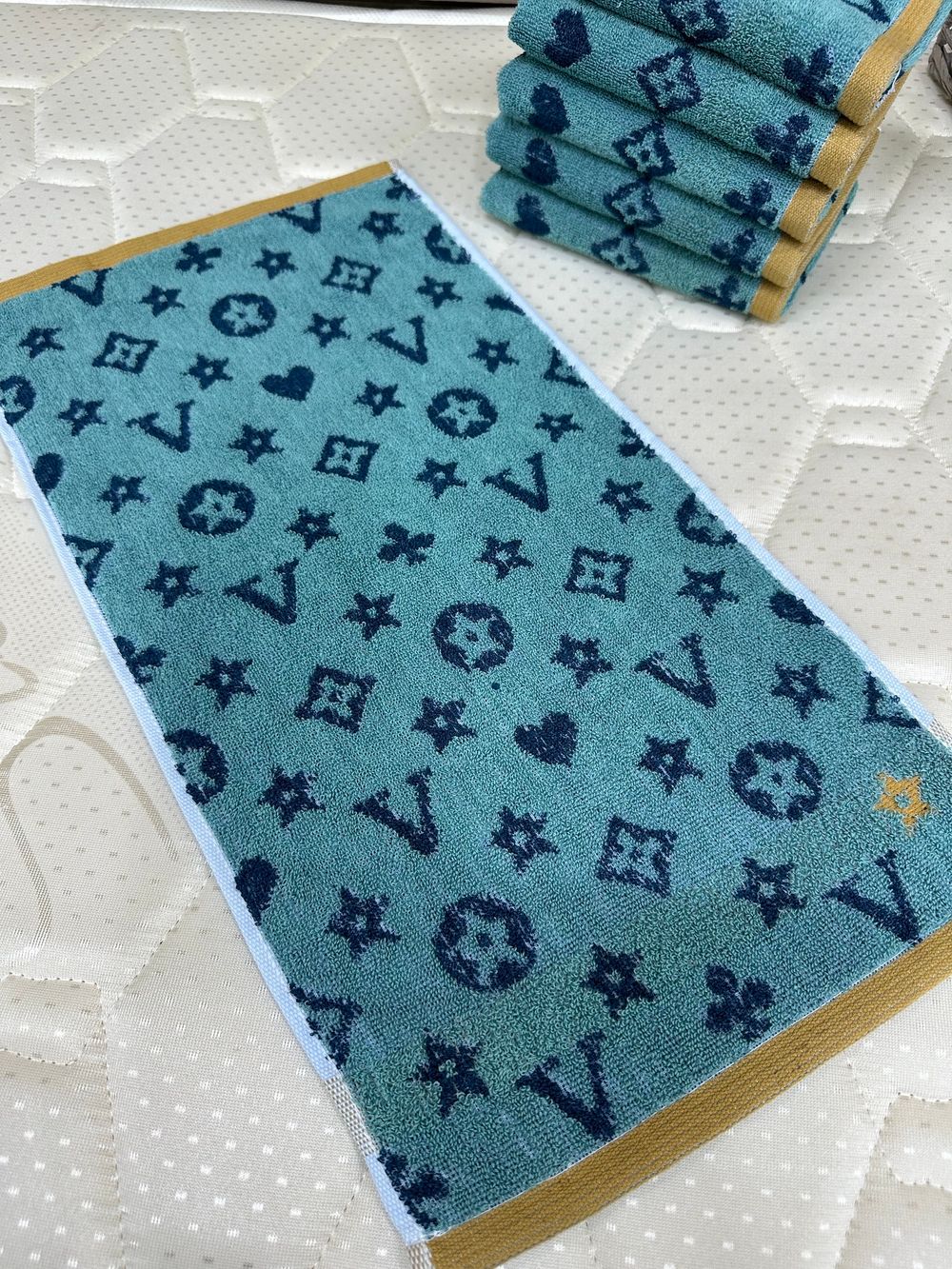 Пол Кит Кух ЛЬЮУЙ ВЬЮТОН