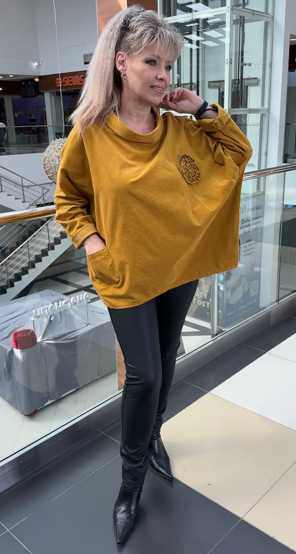 Однотонный блузон-пончо с хомутом из микро вельвета