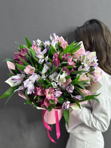 Букет из 11 альстромерий