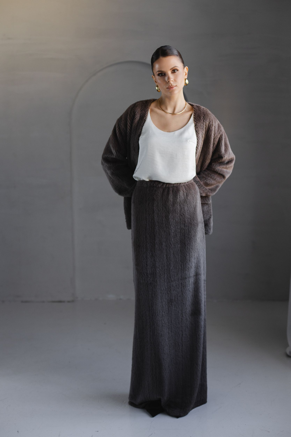 Юбка из пушистого трикотажа макси коричневая