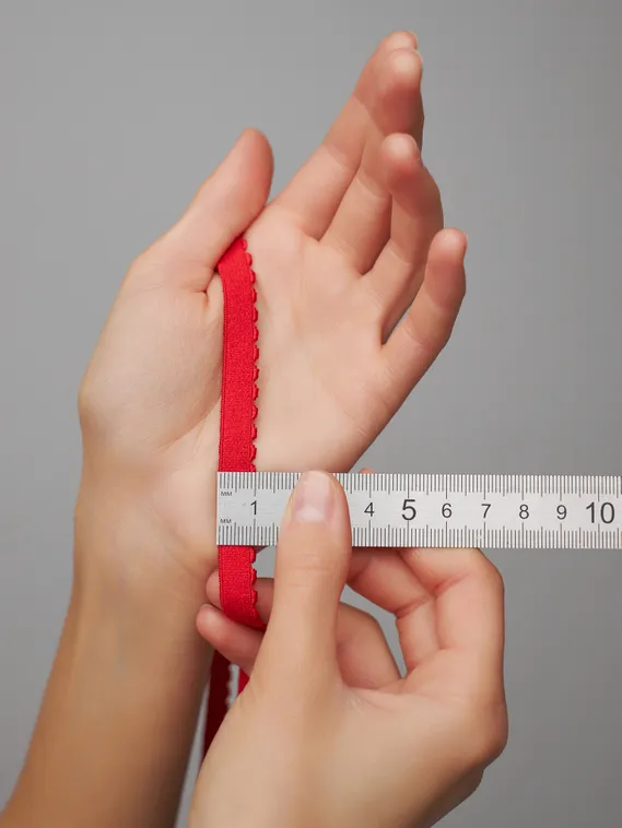 100 641/10 ОПТ Резинка отделочная Lauma Fabrics, 10 мм, красный 100