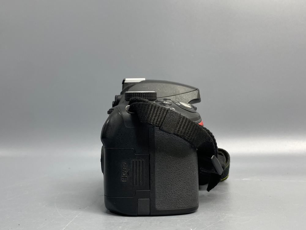 Nikon D3200 kit 18-55mm 3.5-5.6G VR 13.000 кадров