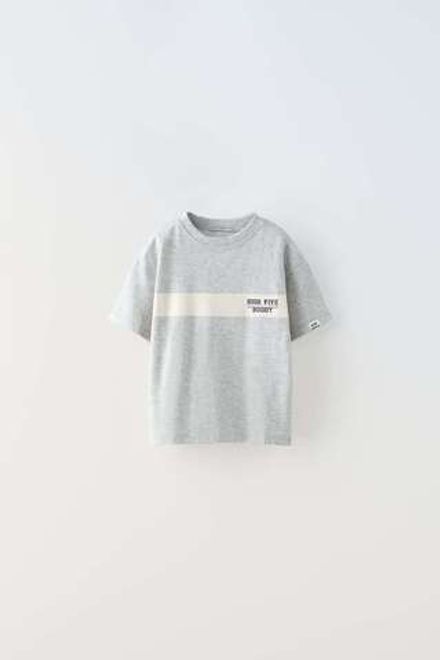 ZARA ФУТБОЛКА С НАШИВКАМИ, СЕРЫЙ С МЕЛАНЖЕВЫМ ЭФФЕКТОМ