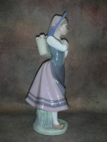 Статуэтка. Фарфор. Девушка с корзиной цветов. Lladro. Испания