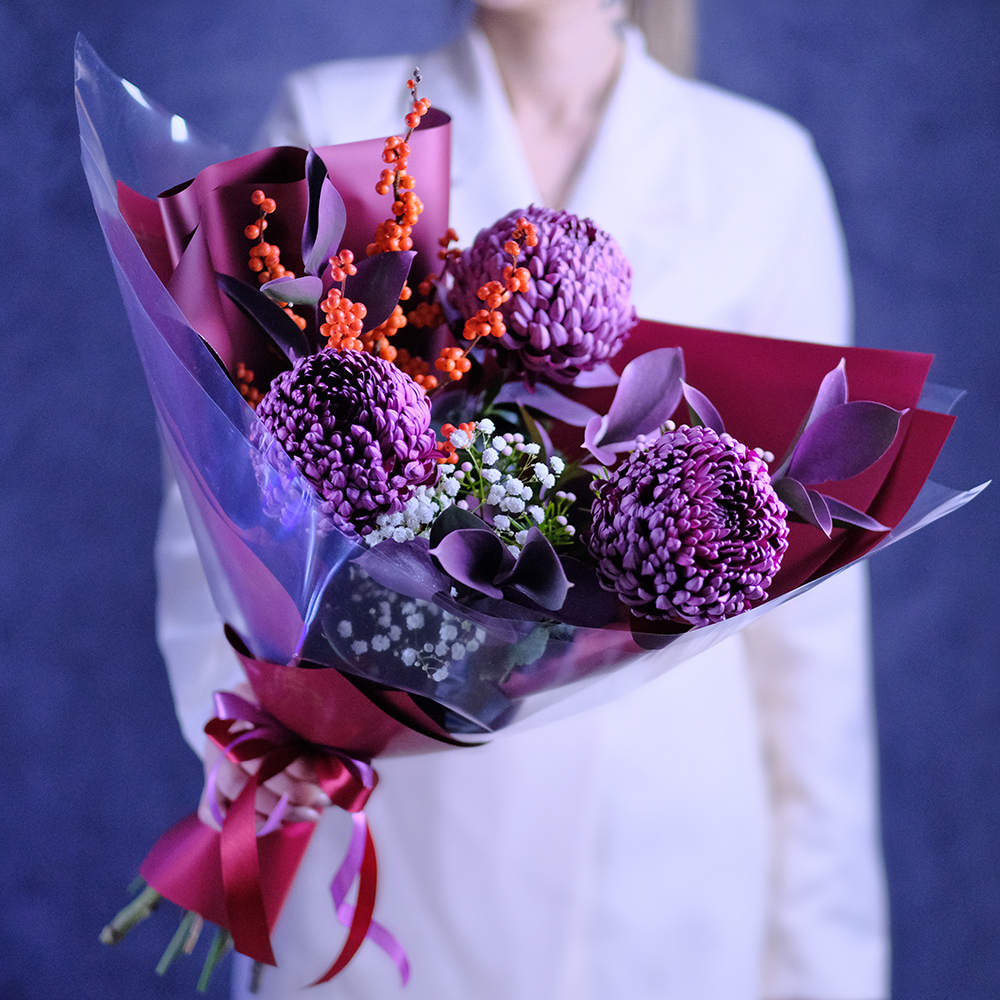 Букет с хризантемой Bigoudi Purple #669 (готовый букет)