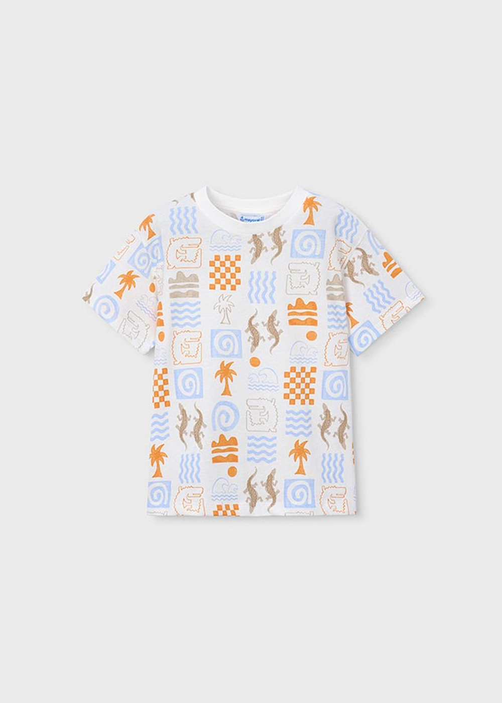 две футболки с шортами