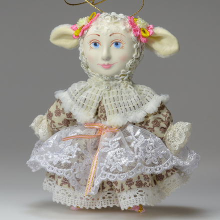 Ёлочная игрушка "Овечка в платье"