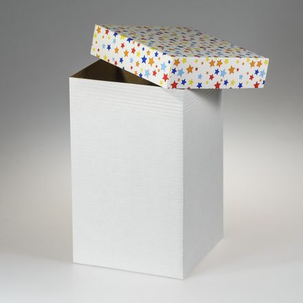 Коробка подарочная средняя