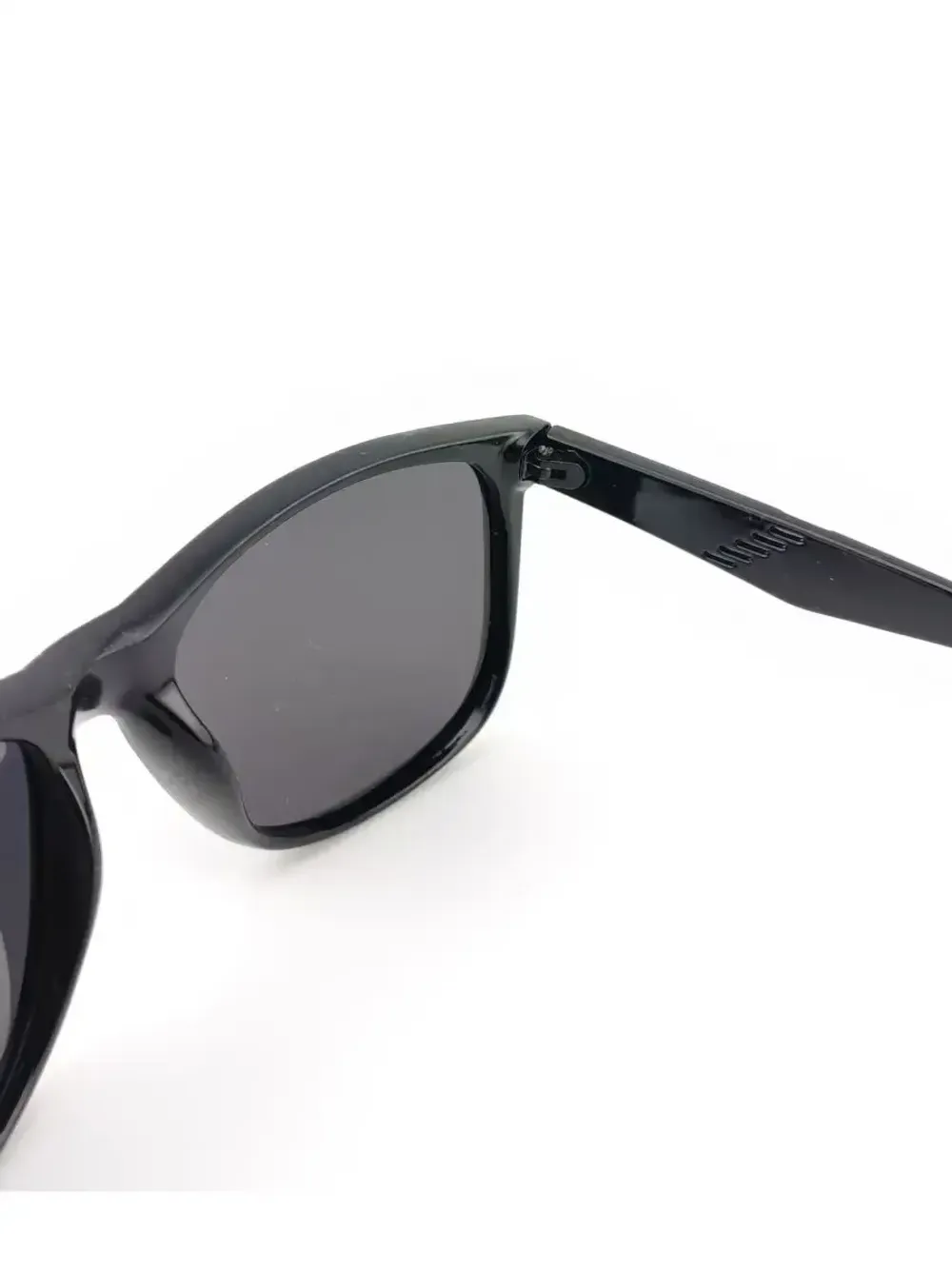 Солнцезащитные очки с поляризацией